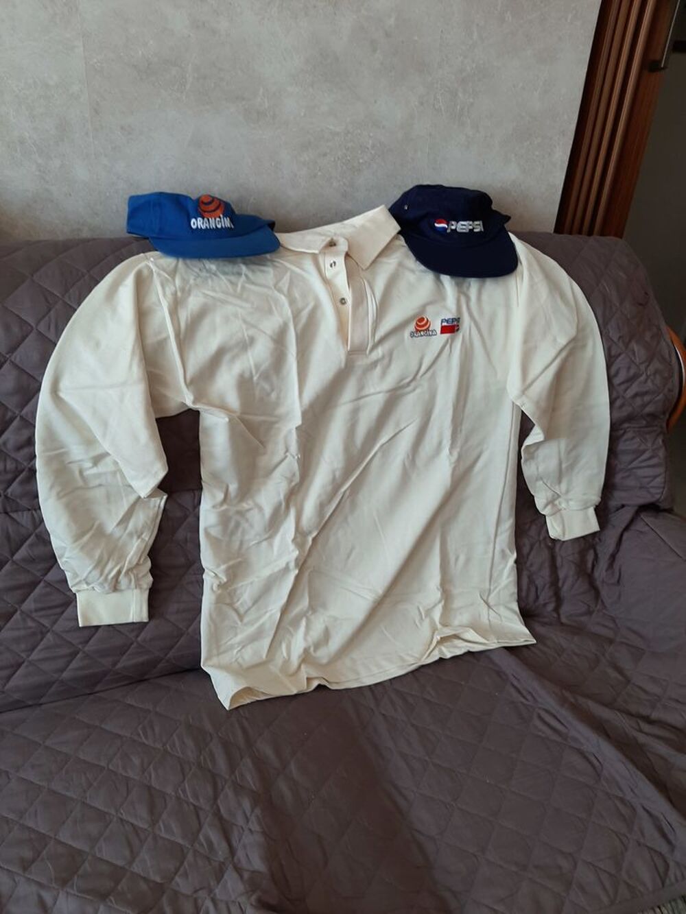 2 POLO ORANGINA AVEC 2CASQUETTES
Vtements