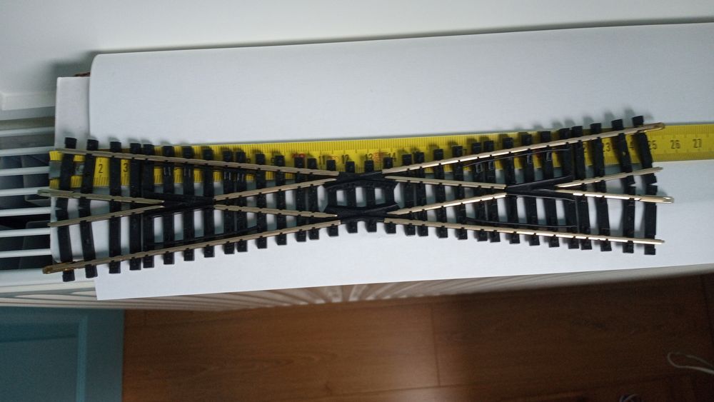 1 grand croisement rails ho long 25 cm environ Jeux / jouets