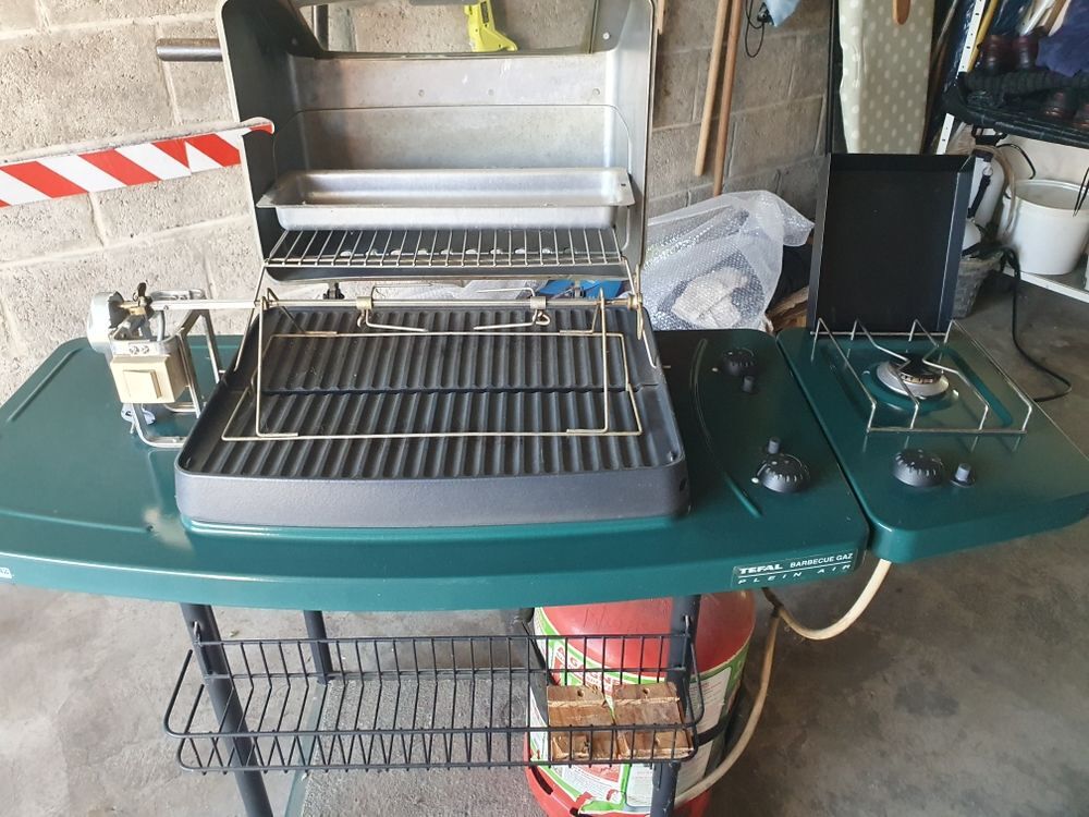 Barbecue Gaz TEFAL avec tourne-broche Jardin