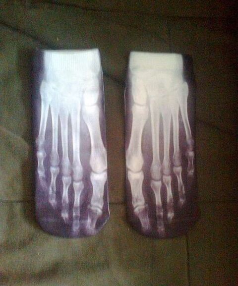 Chaussettes taille 36  39 pieds de squelette 3 Carnon Plage (34)