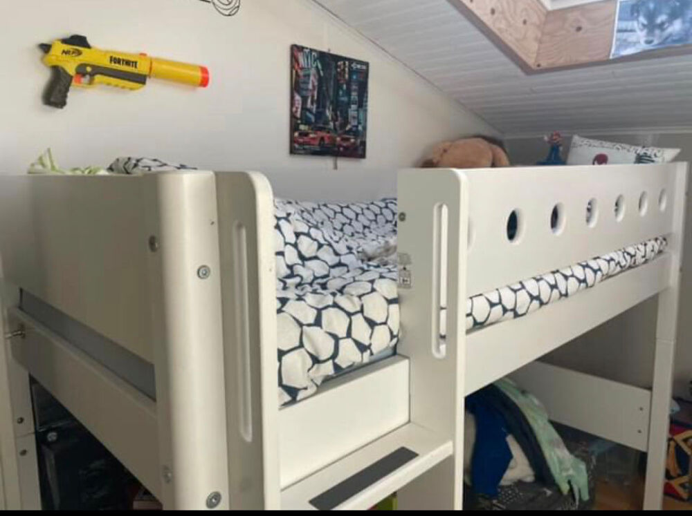 Chambre compl&egrave;te Marque Flexa 
Lit mezzanine &eacute;volutif Mobilier enfants