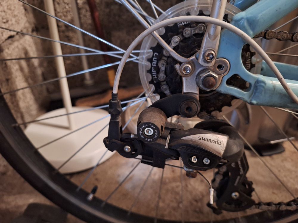 Velo bleu &eacute;quipe shimano Vélos