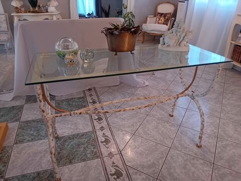 Table ou console en fer forg� Saint-Pierre-en-Faucigny (74)