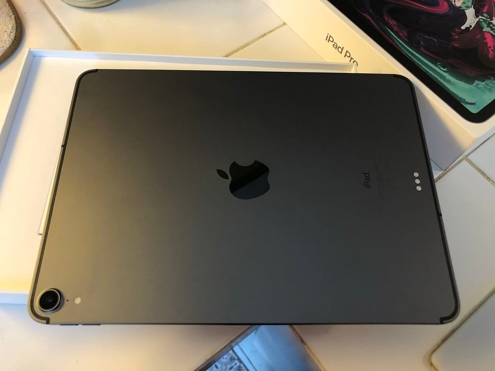 iPad Pro 11 pouces, 256Go Wifi + 4G, 2019 comme neuf Téléphones et tablettes
