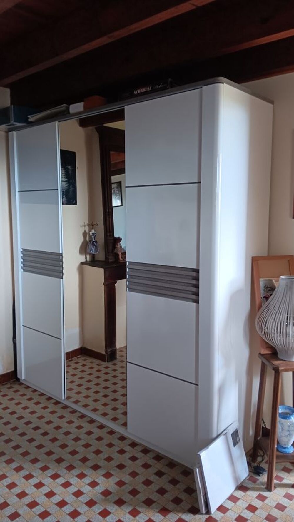 armoire blanche, Meubles