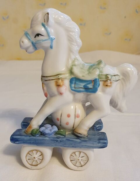 Figurine cheval cramique 15 Gravigny (27)
