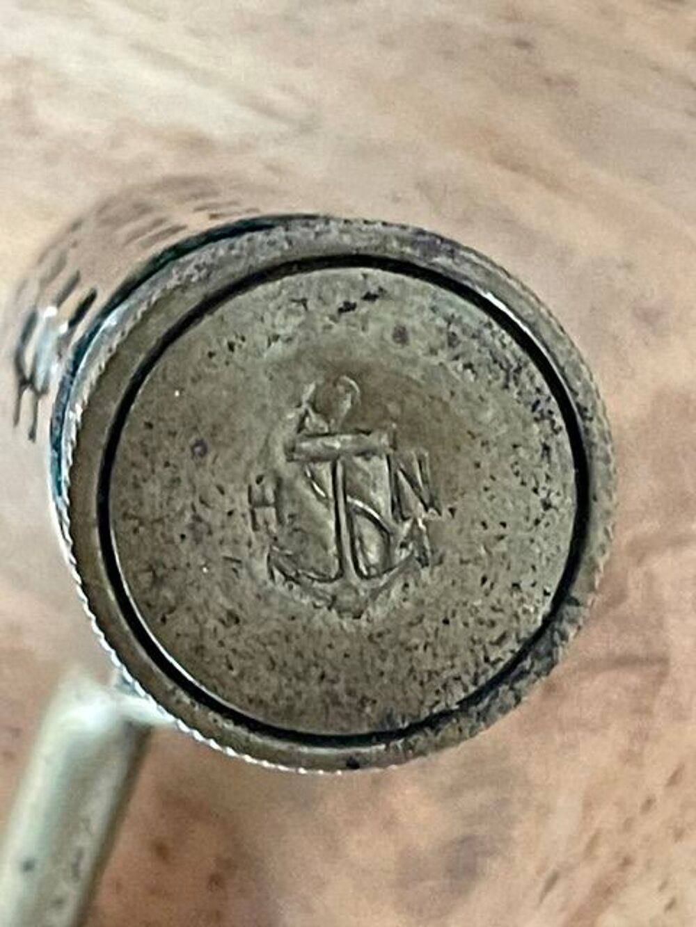 Ancien doseur &agrave; poudre et plomb HN avec poin&ccedil;on ancre marine 