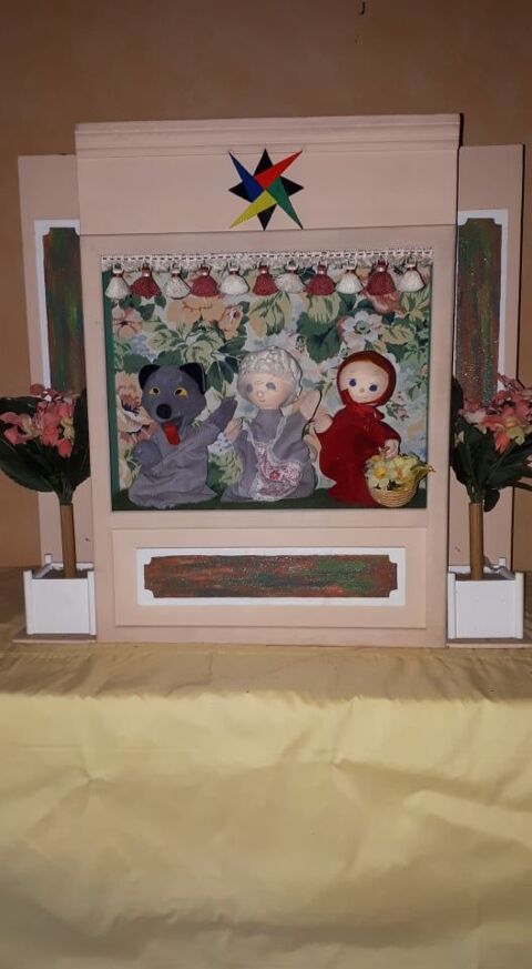 Trs beau castelet de table de Guignol anne 1980 300 Brienne (71)