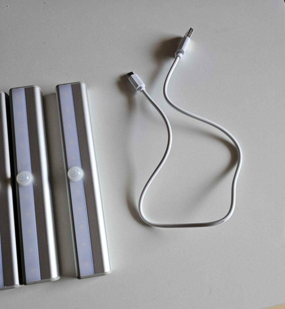 5 lampes d&eacute;tecteur de mouvement, pour dressing, escaliers, placards, cuisine etc...USB RECHARGEABLE. Décoration