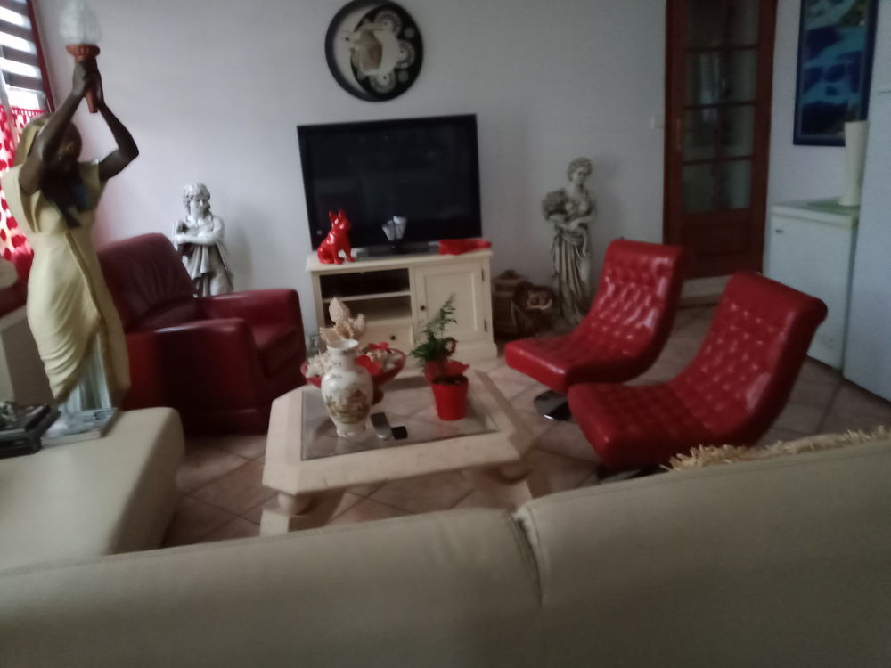 Fauteuils en cuir rouge Meubles