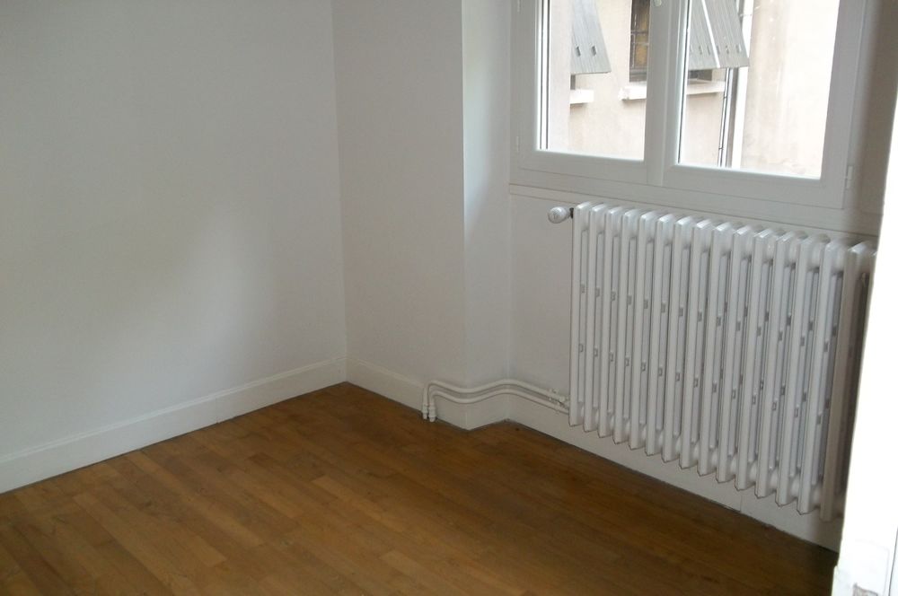 Location Maison MAISON DE VILLE T3 70 M², AVEC TERRASSE, COUR ET GARAGE Cransac