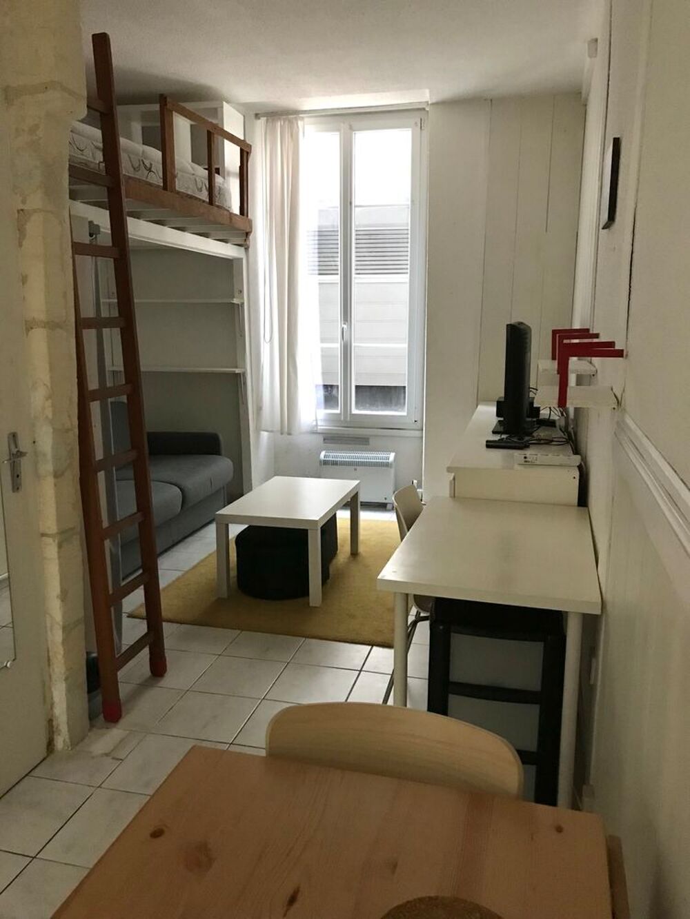 Location Appartement STUDIO MEUBLÉ 21 M2 + COUR PRIVATIVE à150m de la CATHÉDRALE Bordeaux