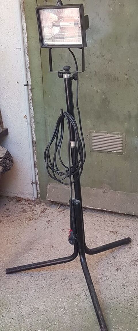 Spot halogene sur pied 25 Toulon (83)