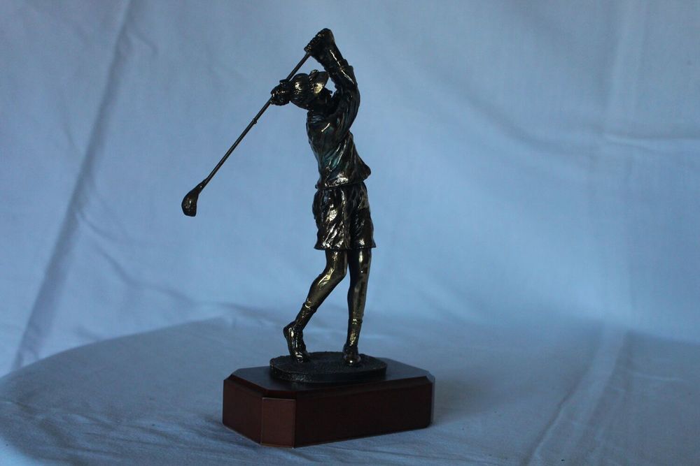 GOLF STATUETTE GOLFEUSE Décoration