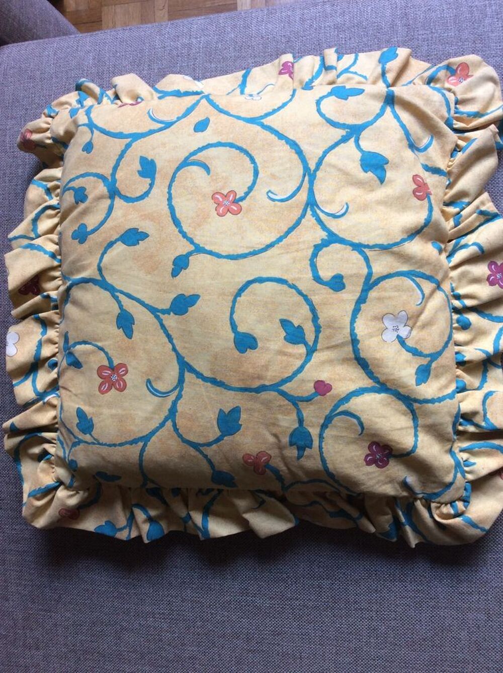 Coussin &agrave; volants D�coration