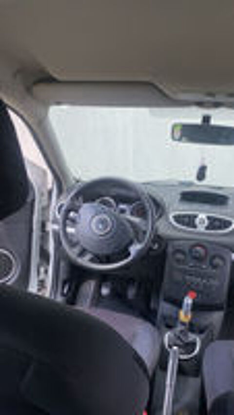 Clio III Estate Clio Estate 1.5 dCi 105 eco2 Dynamique 2009 occasion 60000 Beauvais
