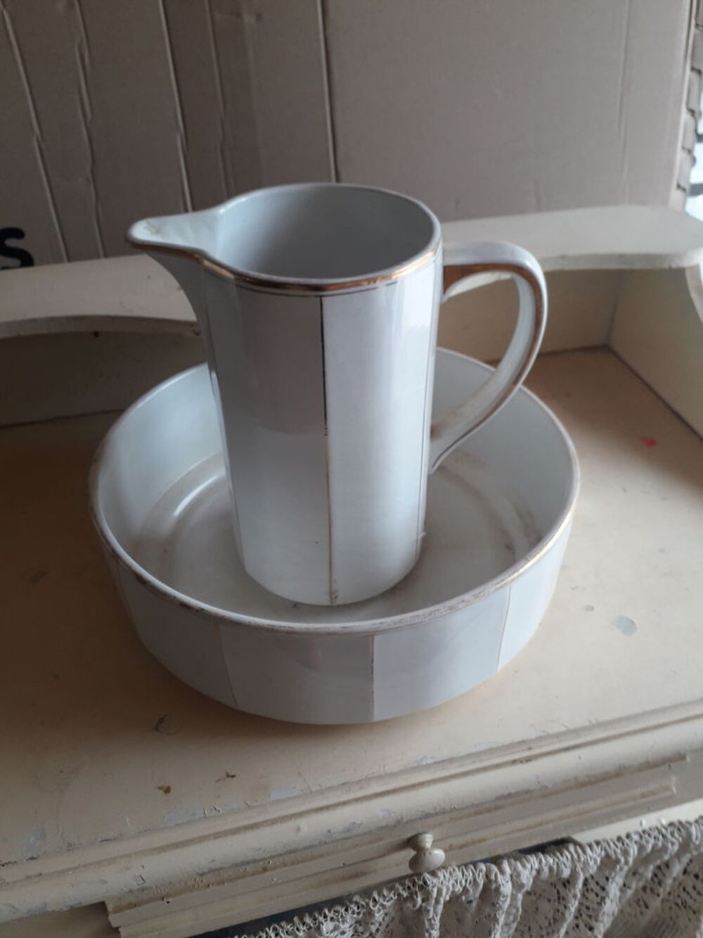 Meuble de toilette ancien avec broc et bassine Meubles