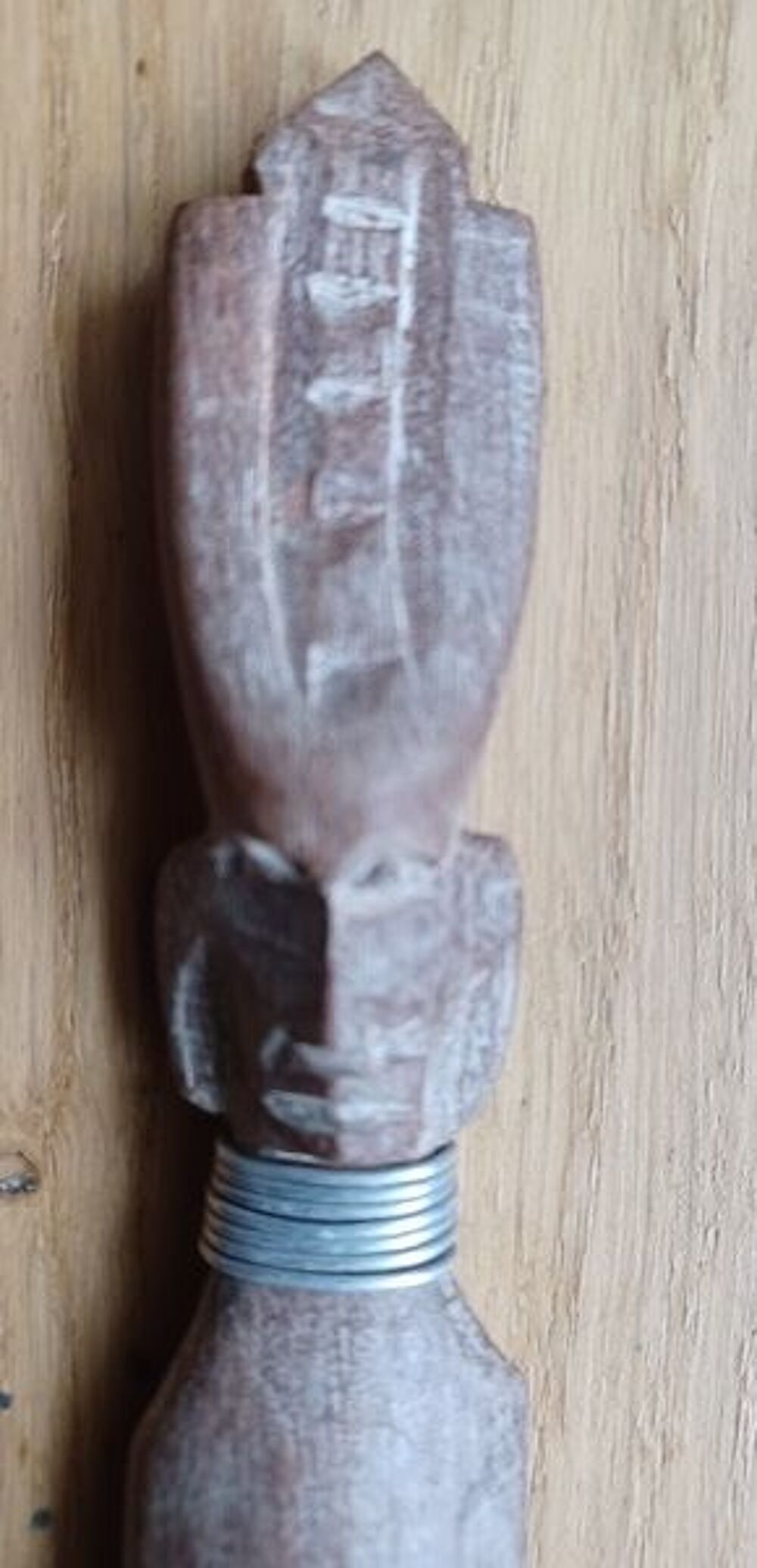 Ensemble 3 couverts bois sculpt&eacute; 