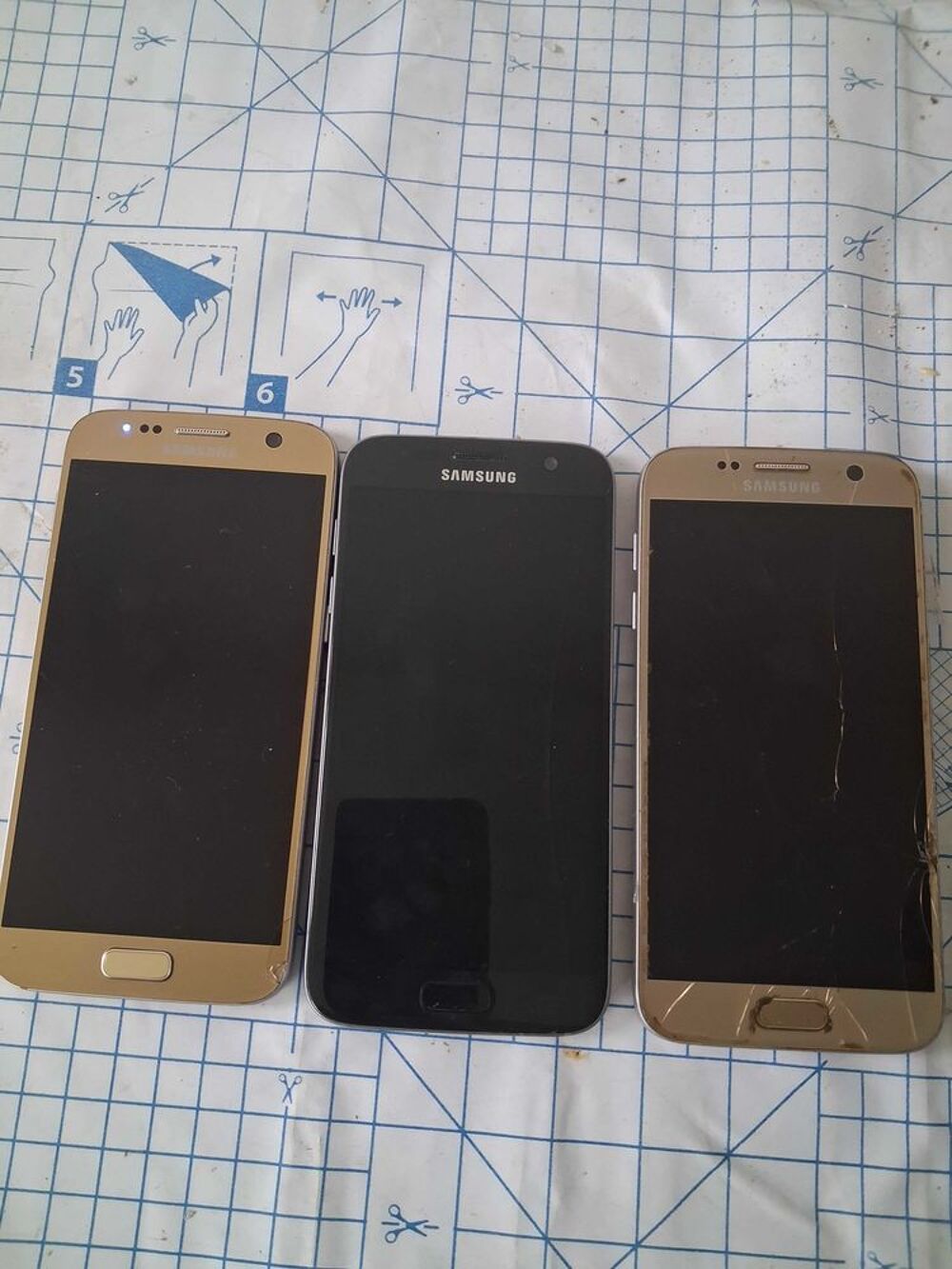 avendre un lots 3 t&eacute;l&eacute;phonessamsung s7 pour pi&eacute;ce Téléphones et tablettes