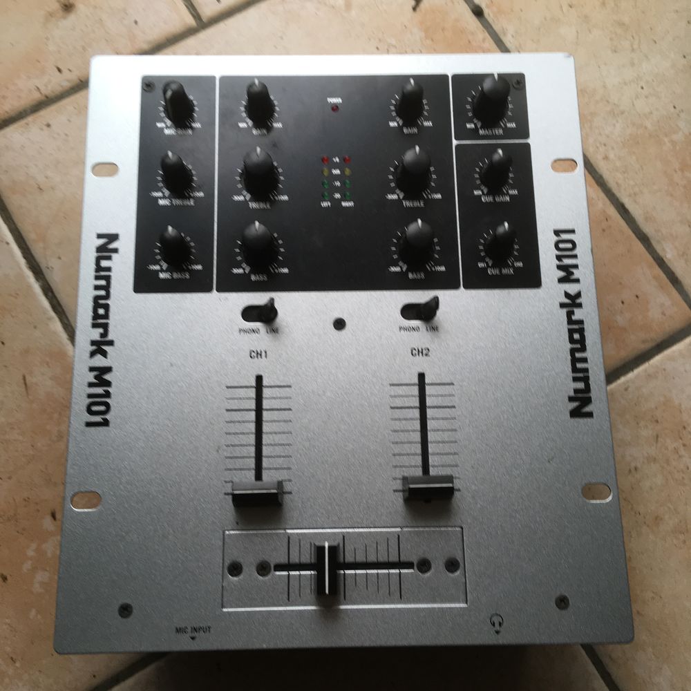 table de mixage M 101 Numark Audio et hifi