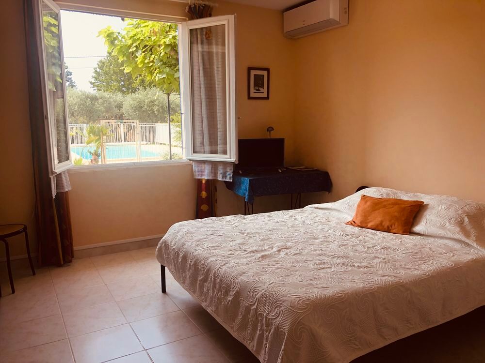   Chambres d'hôtes climatisées proche du Luberon et d'Avignon  Provence-Alpes-Côte d'Azur, Caumont-sur-Durance (84510)