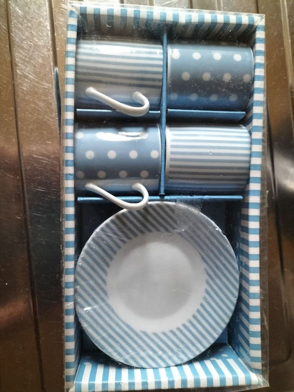 Tasses avec soucoupes Cuisine