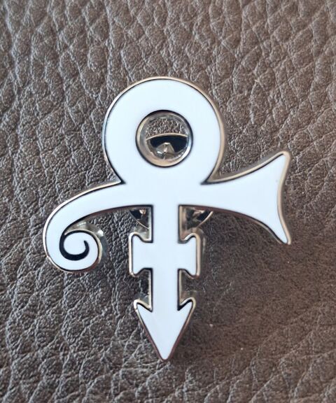 badge broche pin's pins en métal émaillé Prince love symbol 4 Mauguio-Carnon-Plage (34)