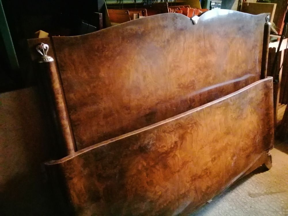 Chambre compl&egrave;te en loupe d'orme ann&eacute;e 1950 Meubles