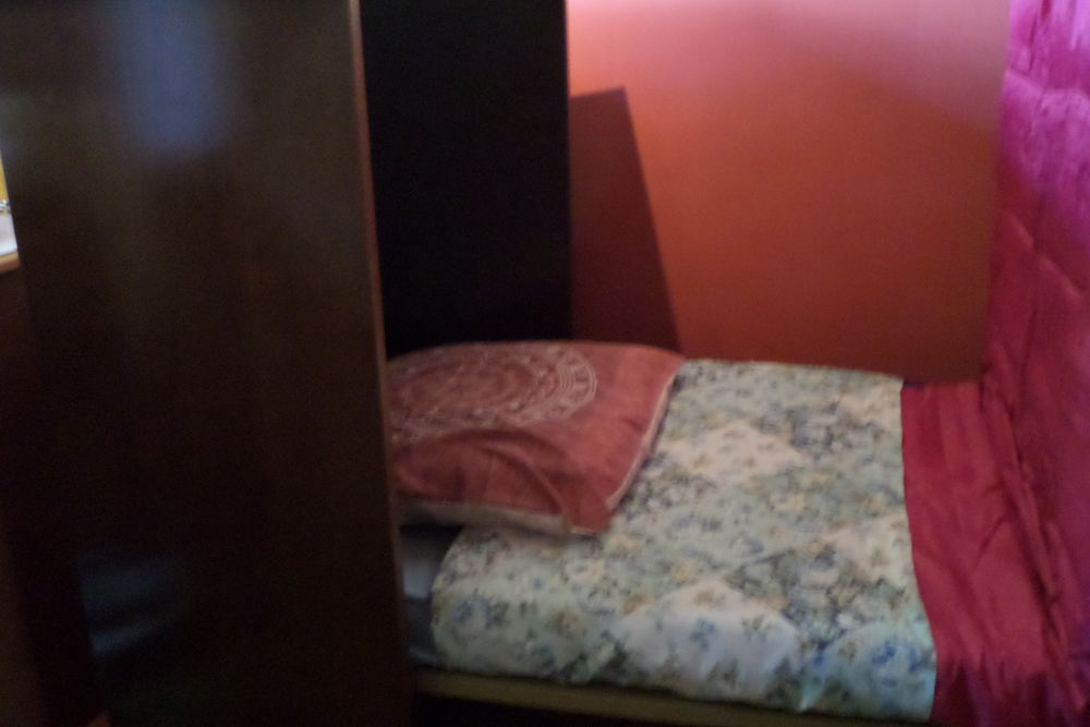2 meubles-lit merisier 1 personne. Meubles