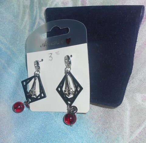 boucles d'oreilles/pendants avec tour Eiffel & perle rouge 3 Ervy-le-Chtel (10)