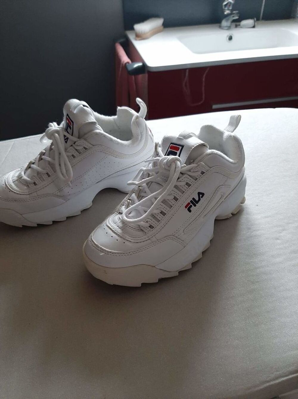Baskets en tr&egrave;s bonnes &eacute;tats. Chaussures