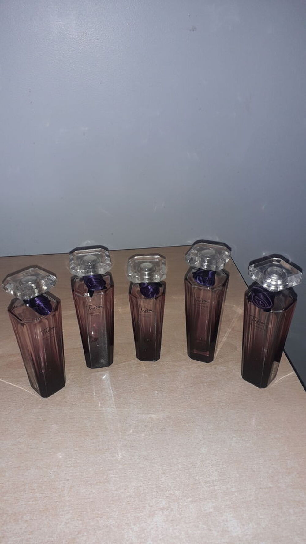 Flacons de parfums vides "Lanc&ocirc;me" et "Guerlain"
