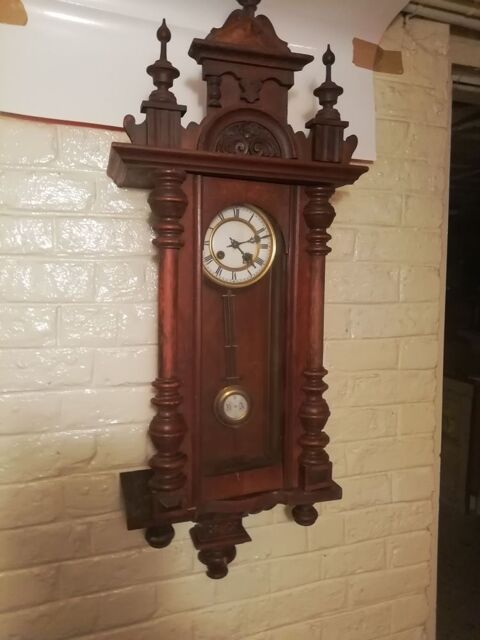 Horloge carillon murale  balancier remontage manuel  cl. H. 100- prof 17 larg 37 70 Saint-Quentin (02)