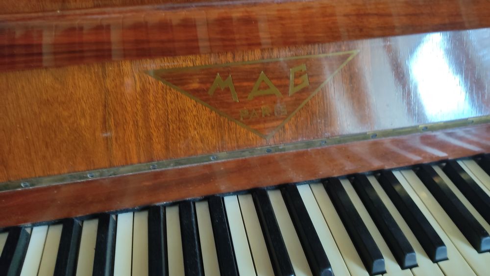Piano d &eacute;tude Gaveau (MAG).cadre m&eacute;tallique.bon &eacute;tat. Instruments de musique