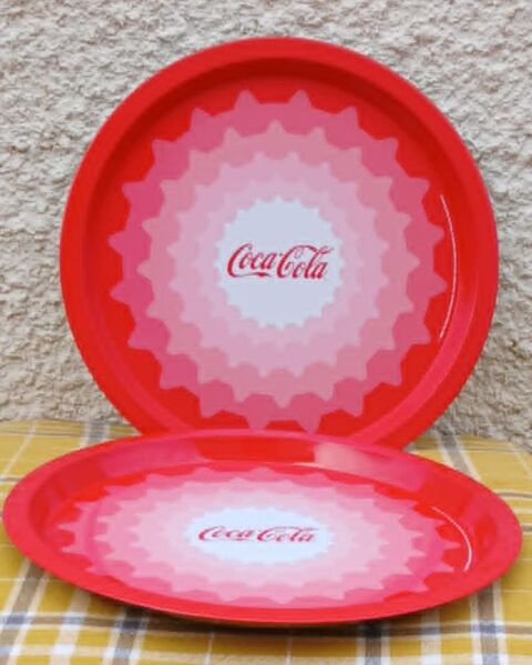 Lot de 2 Plateaux en M�tal avec Inscription   Coca Cola   La Fert�-Alais (91)