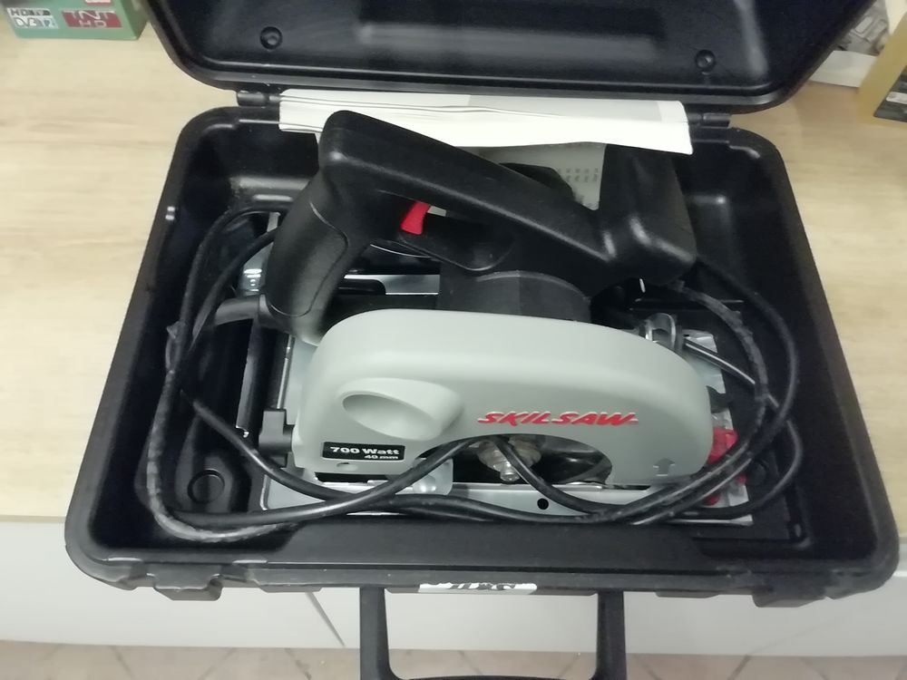 Scie circulaire &eacute;lectrique portative SKILSAW 700w Bricolage