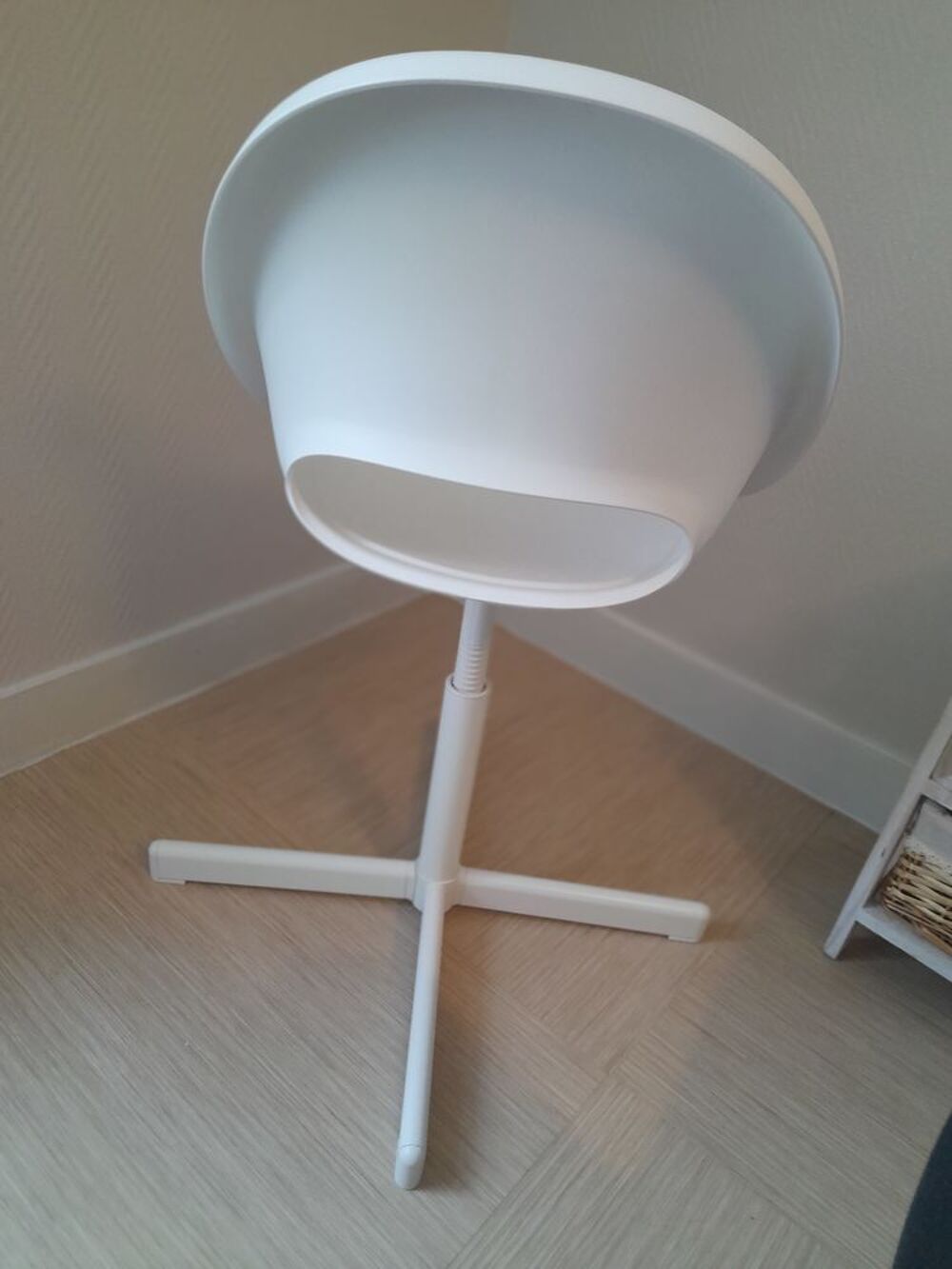 Bureau enfant + 1 chaise r&eacute;glable Ikea tr&egrave;s bon &eacute;tat Mobilier enfants