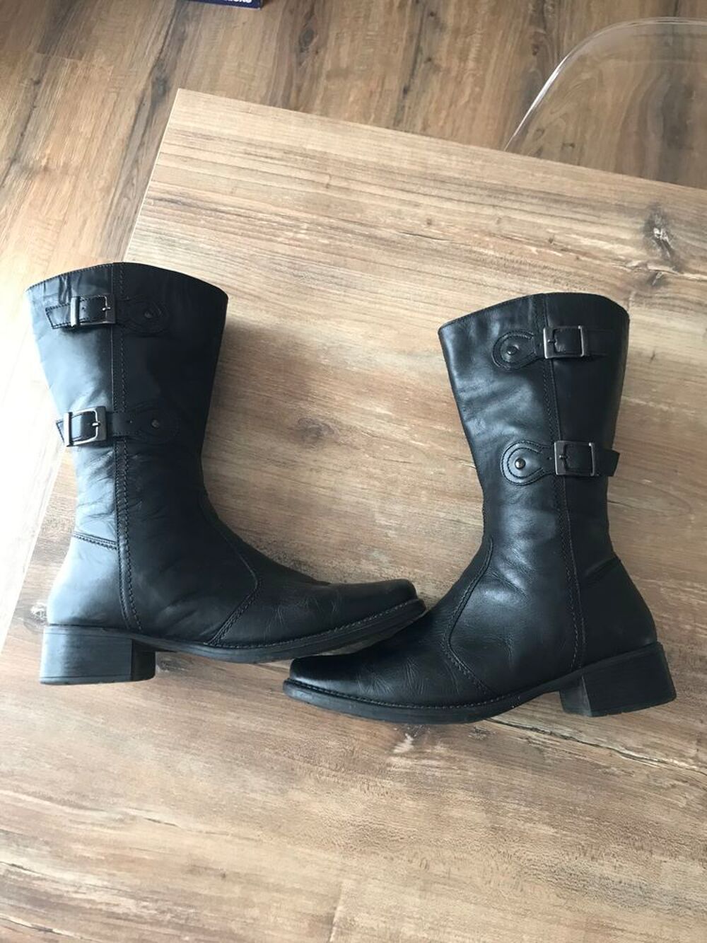 Chaussures bottes femme couleur noire Chaussures