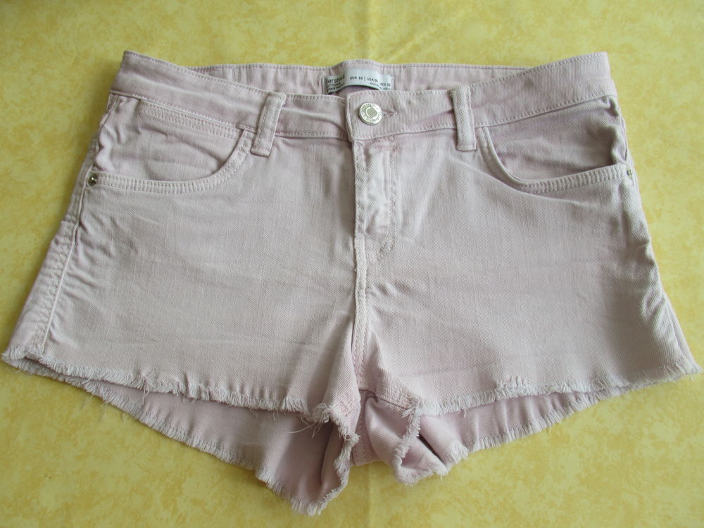 Short rose d&eacute;lav&eacute; - Bershka - Taille 38 Vêtements