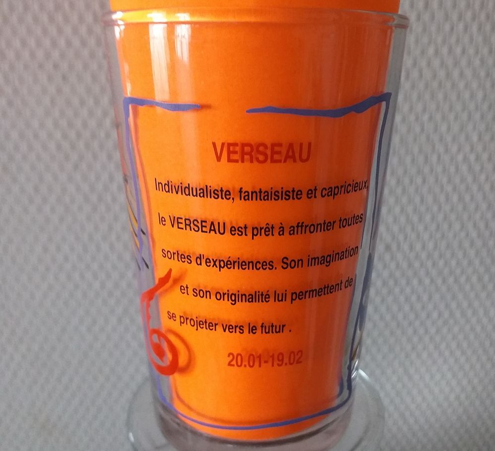 VERRE de collection, signes du zodiaque, horoscope : VERSEAU 