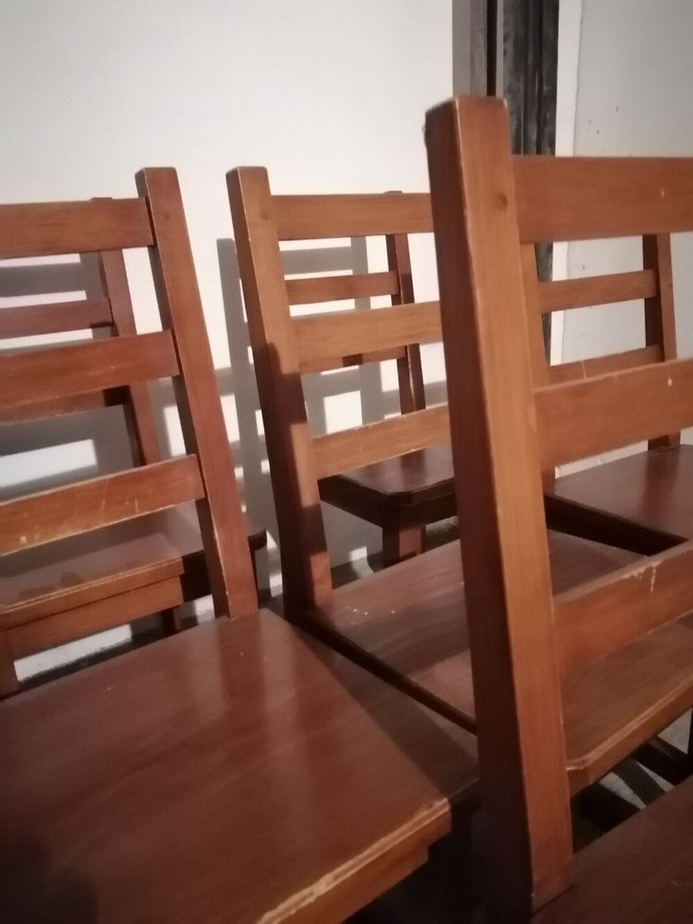 Pin massif chevill&eacute; bois : table 12 couverts et 6 chaises Meubles