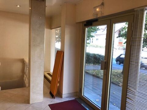 Local commercial - 100m ² 3200 74240 Gaillard