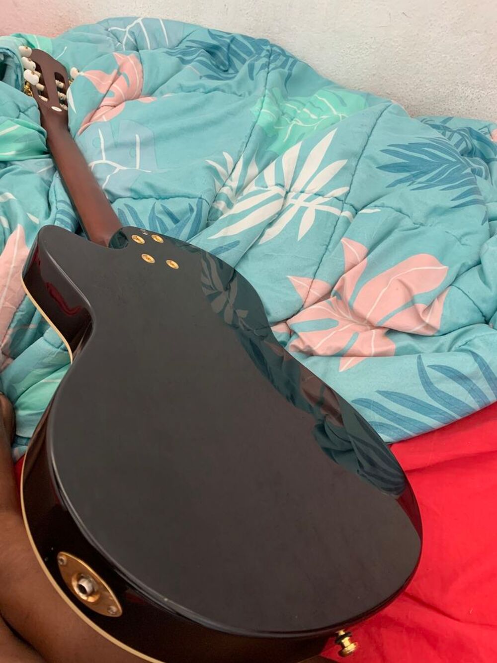 Guitare electro acoustiwue &agrave; vendre Instruments de musique