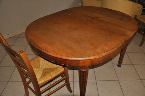 table ancienne avec 4 chaises 80 Rueil-Malmaison (92)