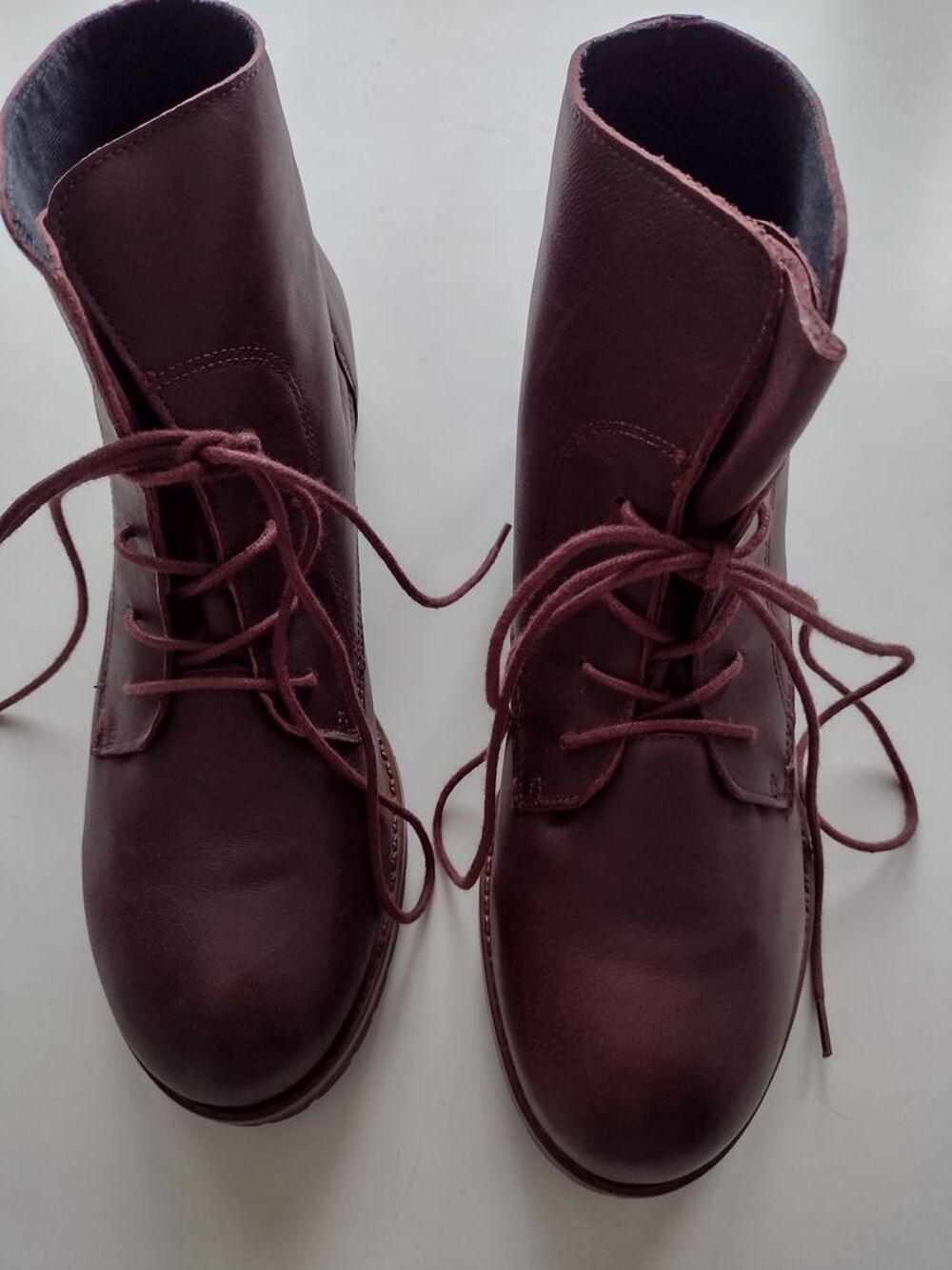 Bottines, plates &agrave; lacets neuves, cuir Chaussures