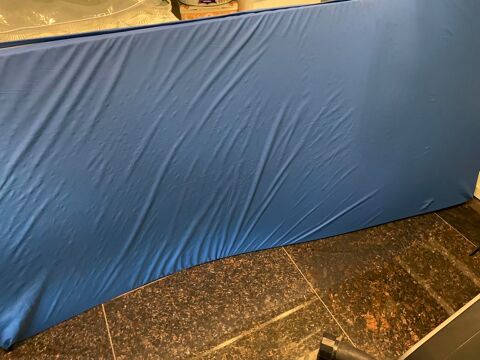 Matelas avec housse bleue Mandelieu-la-Napoule (06)