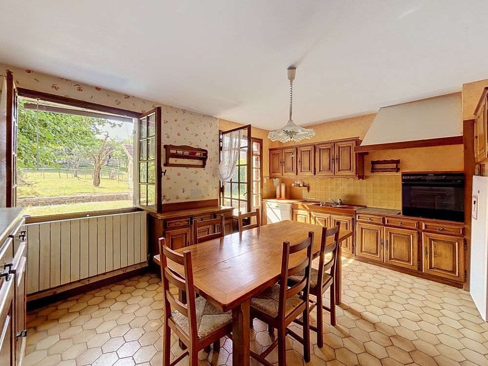 Vente Maison Maison de caractère avec 400 m² de garages et dépendances Bourguignon-lès-la-charité