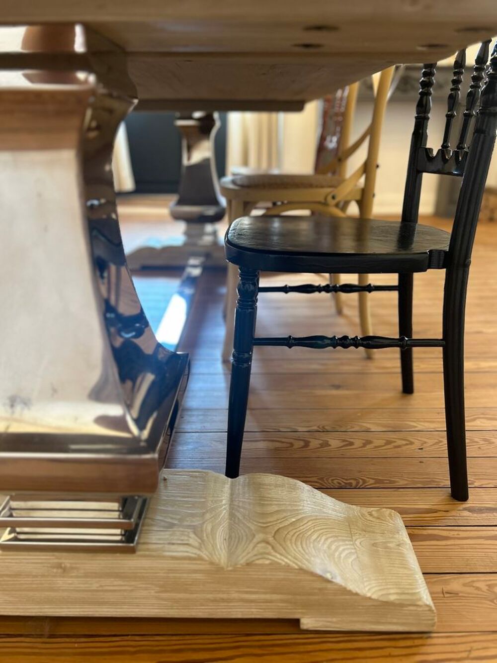 Table design bois clair et m&eacute;tal Meubles