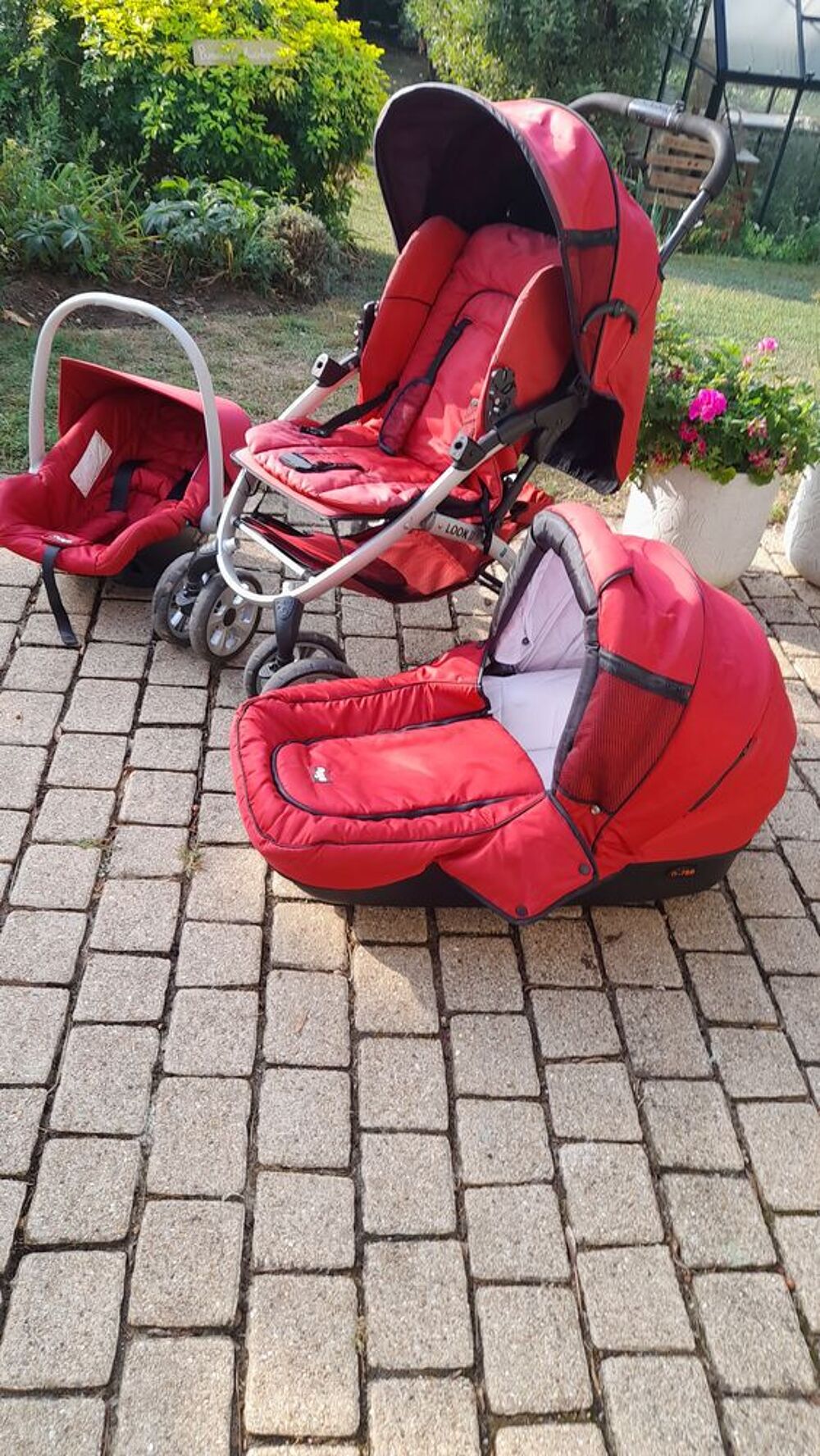 cosy , nacelle et poussette Pu�riculture