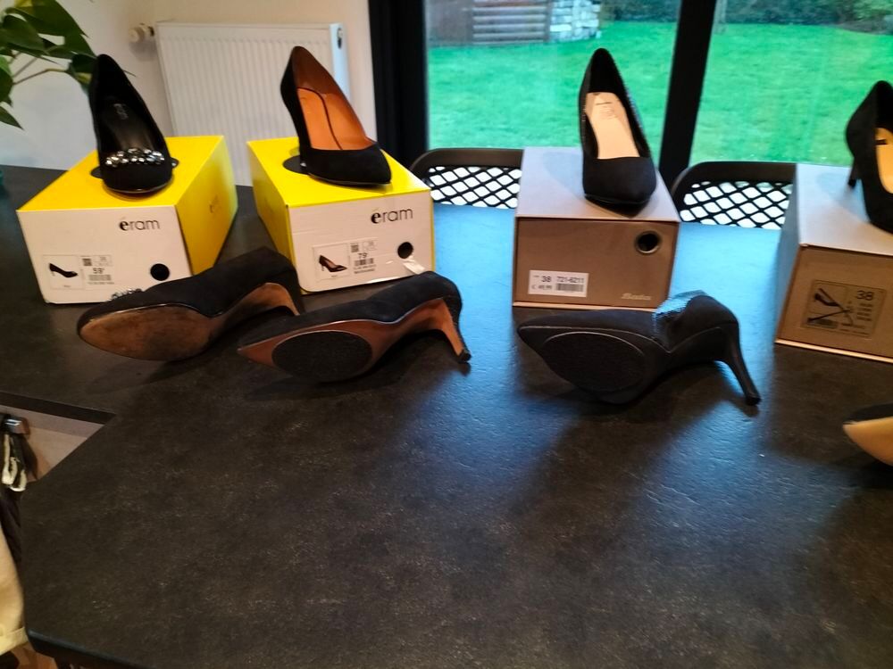 escarpins noirs et robes Chaussures